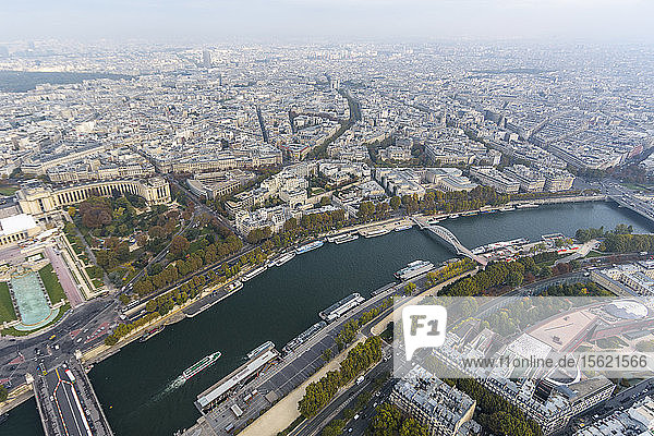 Luftaufnahme des Stadtbilds vom Eiffelturm  Paris  Frankreich