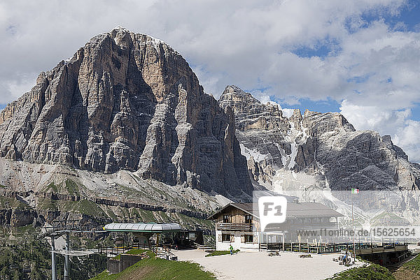 Rifugio Scoiattoli im Gebiet der Cinque Torri in den Dolomiten  Italien