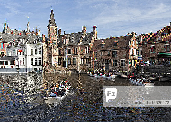 Bootstouren sind die beliebteste Art  diese mittelalterliche Stadt zu besichtigen.