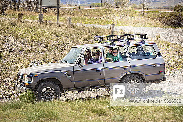 Gruppe von Frauen in einem Auto im Yellowstone County  Montana