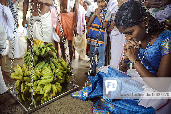 Hindu-Anhänger  die an einem religiösen Fest in Kottayam  Kerala  Indien  teilnehmen.