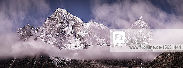 Berg Cholatse und Dhugla    Himalaja  Solo Khumbu  Nepal
