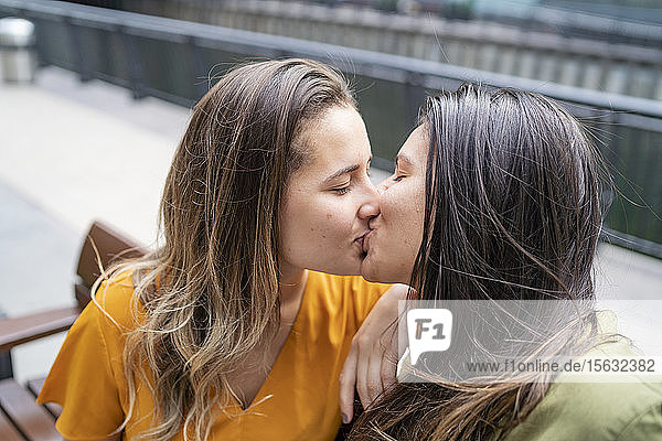 Fffectionate lesbian couple kissing in the city  London  UK