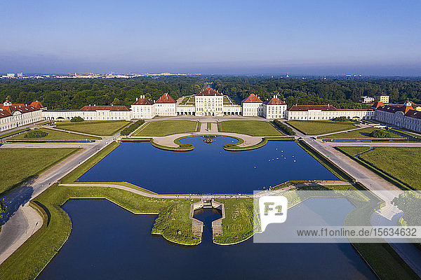 Deutschland  Oberbayern  München  Luftaufnahme der Gartenteiche von Schloss Nymphenburg