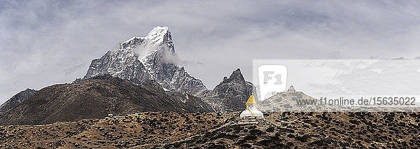 Dinboche Stupa Himalaja Solo Khumbu Nepal