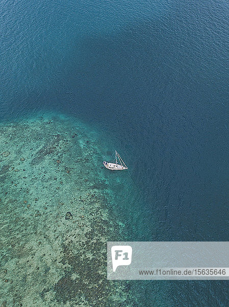 Luftaufnahme des Schiffes auf der Insel Gili-Air in Bali  Indonesien