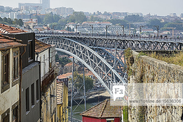 Portugal  Porto  Douro  Dom Luis I-Brücke bei Tag gesehen