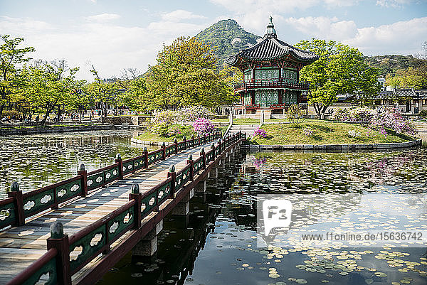 View of pond and pagoda  Gyeongbokgung  Seoul  South Korea