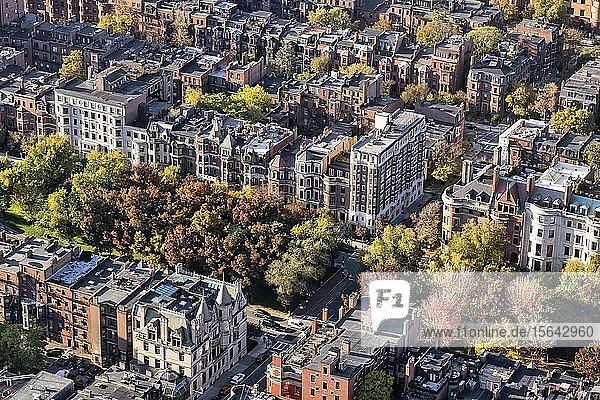 Ausblick vom Prudential Tower auf die Häuser im historischen Stadtteil Back Bay Boston Massachusetts Neuengland USA Nordamerika