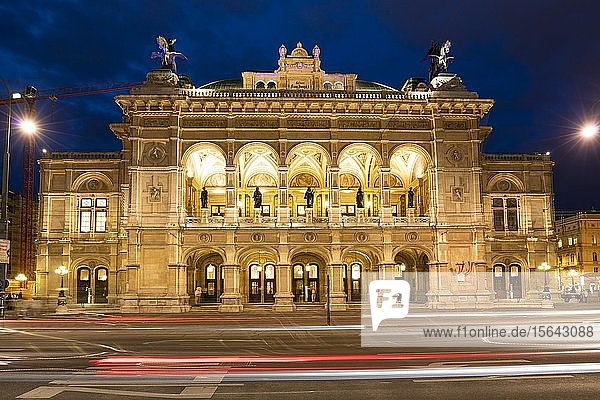 Staatsoper  Nachtaufnahme  Wien  Österreich  Europa