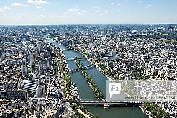 Stadtansicht mit Brücken über die Seine  Blick vom Eiffelturm  Paris  Frankreich  Europa