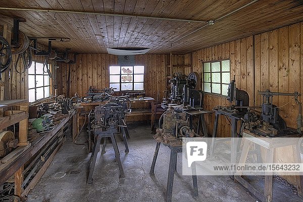 Historische Maschinen  Werkzeuge zur Metallbearbeitung  Werkstatt um 1930  Mittelfranken  Bayern  Deutschland  Europa