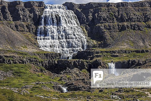 Dynjandi-Wasserfall  Dynjandifoss  Dynjandisá-Fluss  Westfjorde  Island  Europa