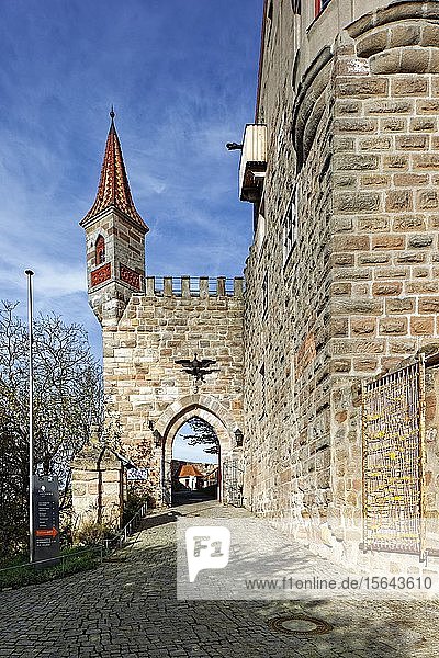 Eingangstor mit Wachturm, Burg Abenberg, Höhenburg, Abenberg, Fränkisches Seenland, Mittelfranken, Burgenstraße, Franken, Bayern, Deutschland, Europa