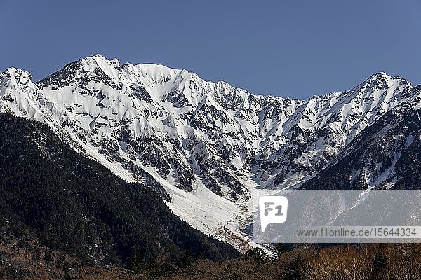Vulkan Mount Hotaka mit Schnee  Berglandschaft im Winter  Japanische Alpen  Kamikochi  Nagano  Japan  Asien
