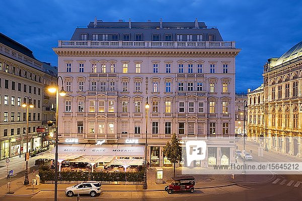 Hotel Sacher  Nachtaufnahme  Wien  Österreich  Europa