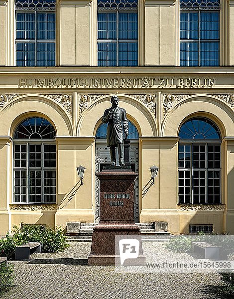 Eingang zum Büro der Humboldt Graduate School of Social Scienes in der Luisenstraße  Berlin  Deutschland  Europa