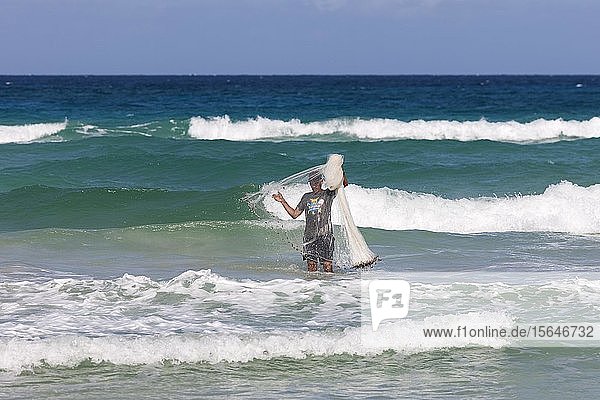 Netzfischer  Playas de Este  Meer  Havanna  Kuba  Mittelamerika