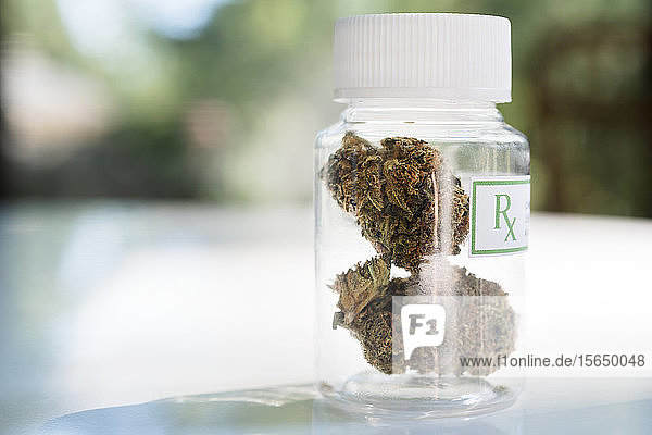 Medizinisches Marihuana in der Flasche
