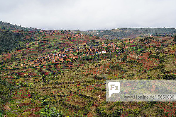Lehmhäuser in einem Dorf auf Terrassenfeldern  Antsirabe  Zentral-Madagaskar