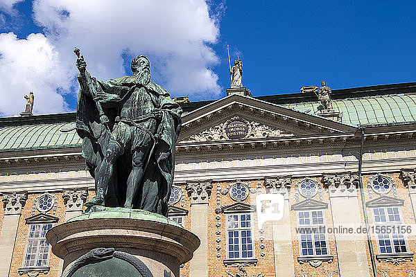 Statue von Gustavo Erici vor dem Riddarhuset (Haus des Adels) in Stockholm  Schweden  Skandinavien