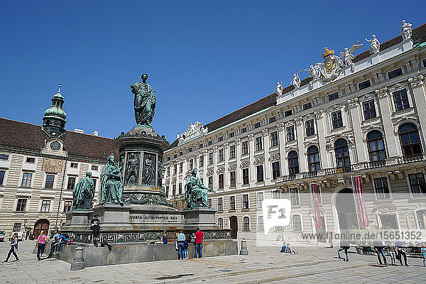 Innerer Burgplatz  Denkmal für Kaiser Franz I. und Reichskanzleitrakt  Hofburg  UNESCO-Weltkulturerbe  Wien  Österreich  Europa