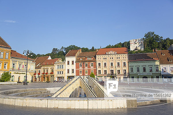 Brunnen  Piata Sfatului (Ratsplatz)  Brasov  Region Siebenbürgen  Rumänien