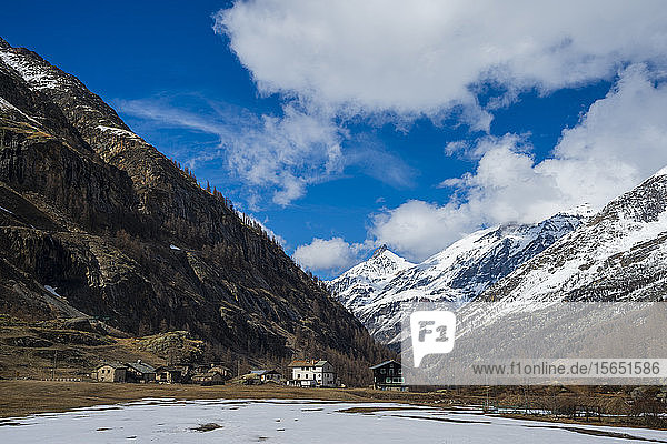 Das Dorf Pont  Nationalpark Gran Paradiso  Aostatal  Italien