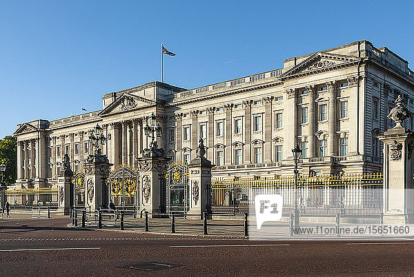 Buckingham Palace  nahe Green Park  London  England  Vereinigtes Königreich