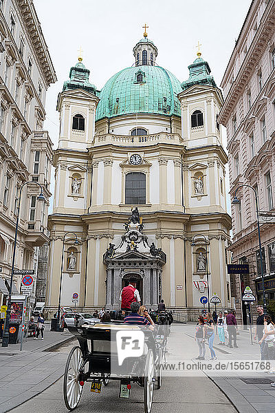 Die Peterskirche ist eine barocke römisch-katholische Pfarrkirche in Wien  Österreich  Europa