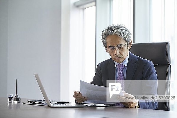 Hochrangiger japanischer Geschäftsmann