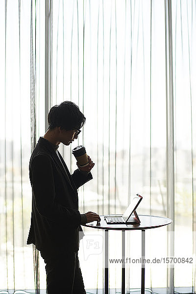 Young Japanese businessman at a cafe