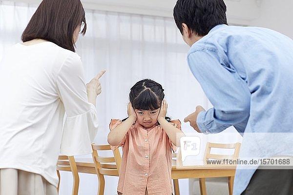 Unglückliche japanische Familie