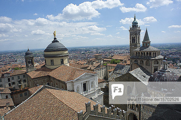 Die alte Oberstadt von Bergamo  Lombardei  Italien. Unesco-Welterbe. Kathedrale S. Alexander und Basilika S. Maria Maggiore