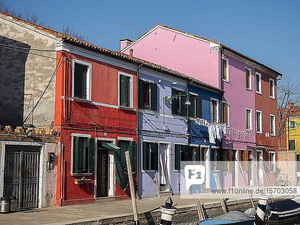Italien  Venetien  Venedig  Laguneninsel Burano  Blick auf das kleine und bunte Dorf Burano