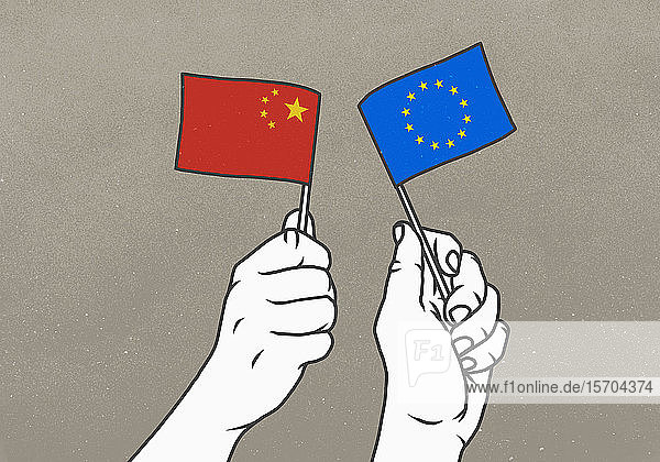 Hände  die die Flaggen Chinas und der Europäischen Union schwenken