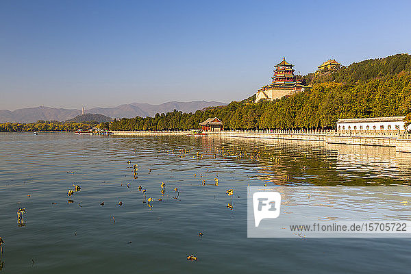 Tower of Buddhist Incense on Longevity Hill and Kunming Lake at Yihe Yuan (The Summer Palace)  UNESCO World Heritage Site  Beijing  People's Republic of China  Asia