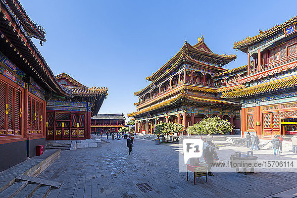 Ansicht des verschnörkelten tibetisch-buddhistischen Lamatempels (Yonghe-Tempel)  Dongcheng  Peking  Volksrepublik China  Asien