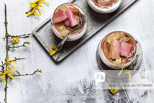 Gläser Rhabarber-Käsekuchen
