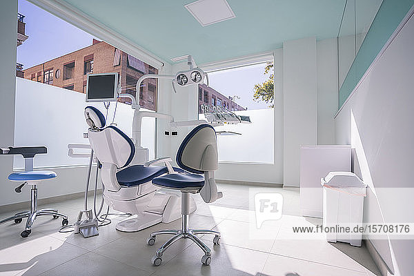 Inneneinrichtung einer modernen Zahnklinik  Spanien