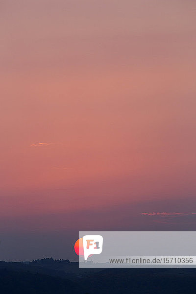 Deutschland  Würzburg  Abendhimmel bei Sonnenuntergang