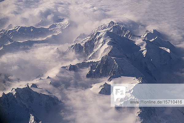Luftaufnahme des Mont-Blanc und der Graian-Alpen