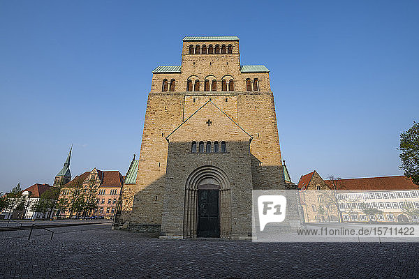 Deutschland  Niedersachsen  Hildesheim  Eingang des Hildesheimer Doms