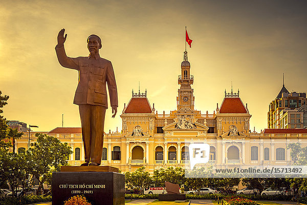 Town hall Ho Chi Minh Statue Ho Chi Minh City Vietnam Asia