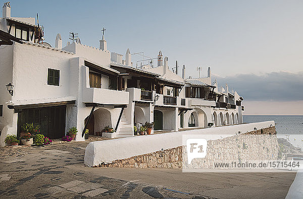 Spanien  Menorca  Binibeca  Weiß getünchte Häuser