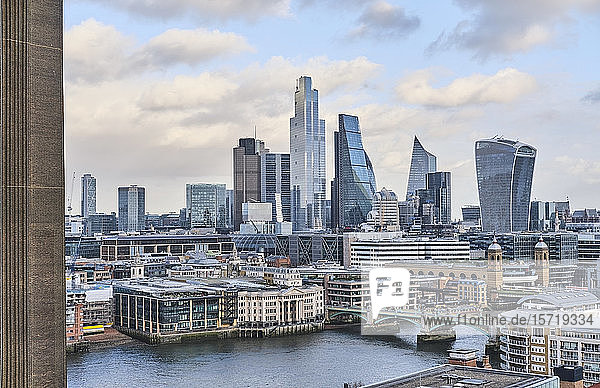 Großbritannien  England  London  Skyline hoher Bürohochhäuser