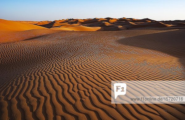 Struktur im Sand  Sanddünen  Wüste Rimal al Wahiba oder Wahiba Sands  Oman  Asien