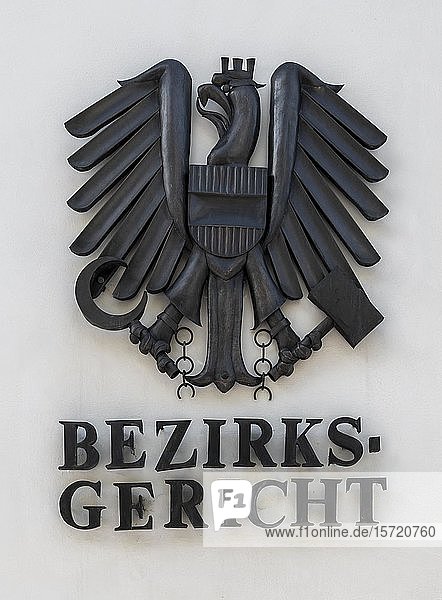 Bezirksgericht  Schild mit Adlerfigur  Wappentier  Hall in Tirol  Tirol  Österreich  Europa