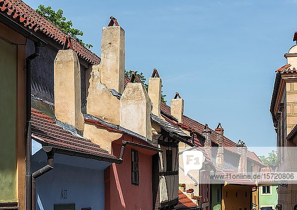Hausgiebel mit Schornsteinen  Goldenes Gässchen  Zlatá uli?ka  Prager Burg  Prag  Böhmen  Tschechische Republik  Europa