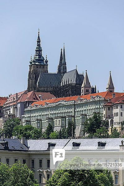 St.-Veits-Dom mit Prager Burg  Prag  Böhmen  Tschechische Republik  Europa